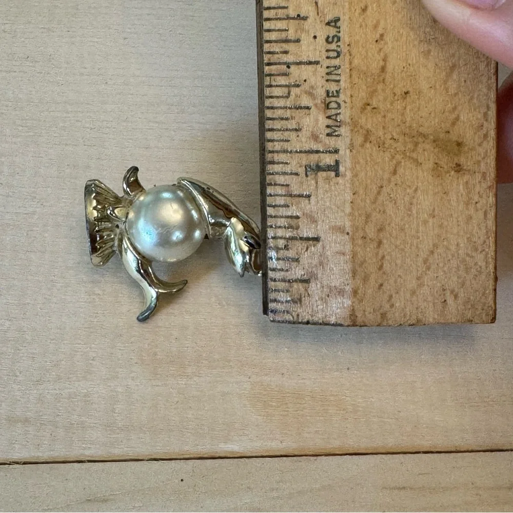 Vintage Seal Pinniped Faux Pearl Gold Tone Brooch Pin